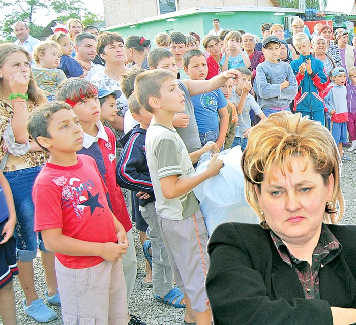 "Am lăsat ajutoarele în clădirea primăriei. A doua zi, când m-am întors, nu mai era nici o haină acolo unde le lăsasem", Tudoriţa Lungu, fost subprefect la Prefectura Bacău