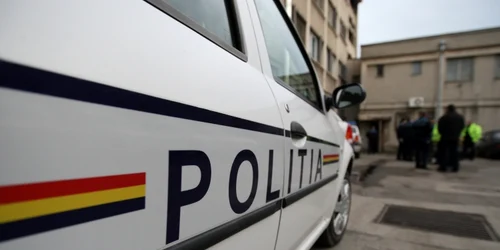 Poliţiştii anchetează cazul