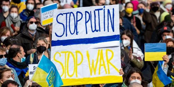 Proteste anti-Putin în lume - Frankfurt am Main Germania - 26 feb 2022 / FOTO EPA-EFE