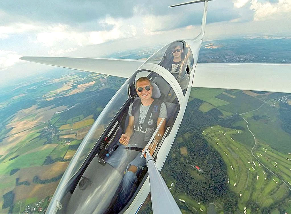 Pilotul ceh Jakub Vlk s-a pozat deasupra aeroportului Benesov