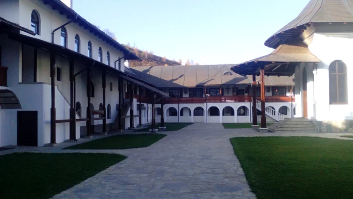 Interiorul lăcașului de cult FOTO Oprea Anișor