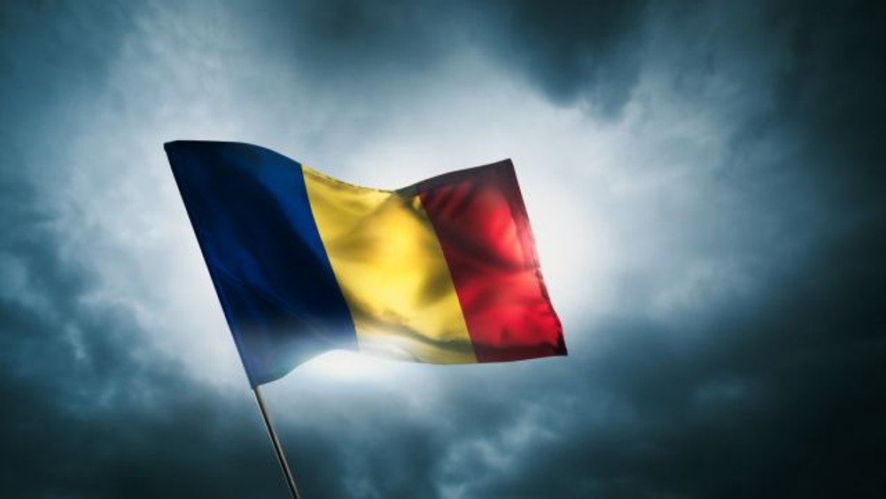 AUR vrea pedepse pentru lipsa de patriotism. Oficialii care nu sărută drapelul, amendați cu 10.000 de lei