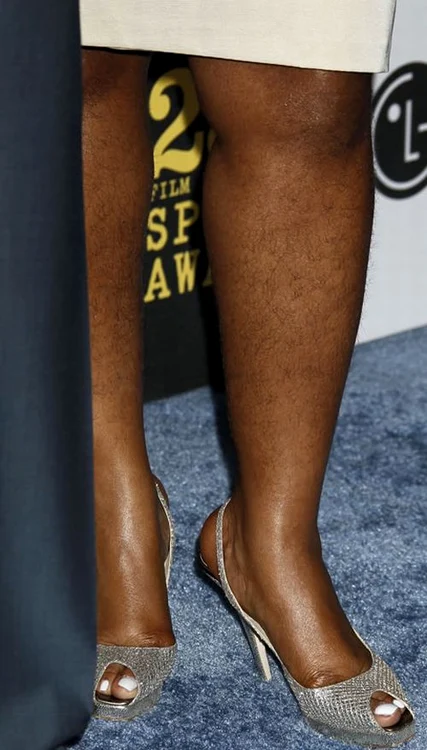 
    Picioarele lui Mo'Nique, la Film Independent Spirit Awards din Los Angeles. (Sursa foto: celebslam.celebuzz.com)  