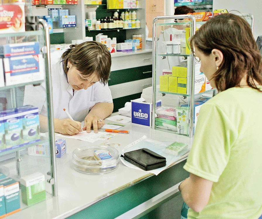 
    De la 1 iulie, toţi medicii şi farmaciştii  care au contract cu casa de asigurări de sănătate, vor fi obligaţi să utilizeze reţeta electronică  