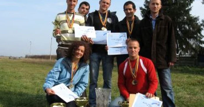 Braşov: Senzaţii tari la Campionatul Naţional de paraşutism FOTOGALERIE