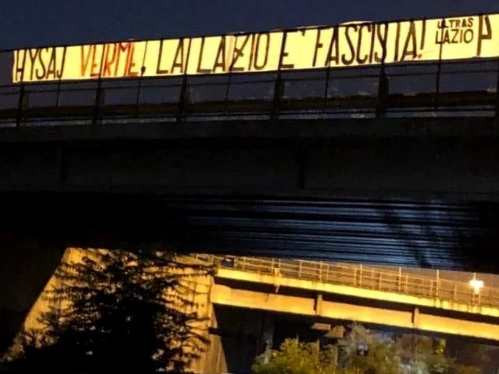 mesaj rasist 