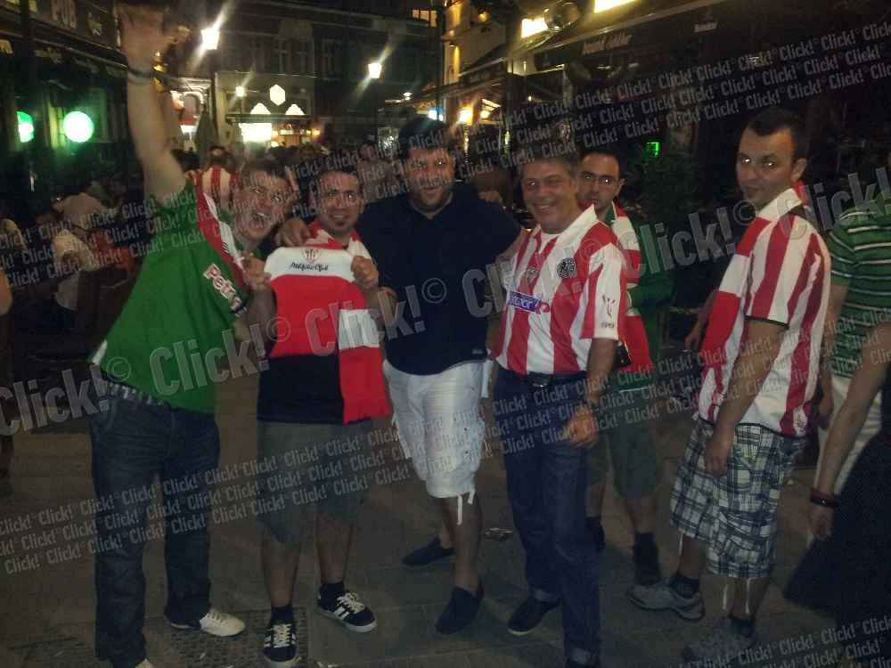 Tavi Colen în mijlocul fanilor basci.