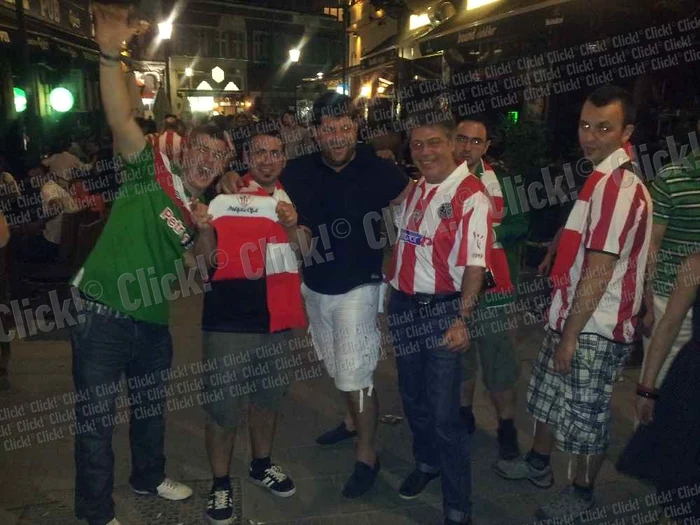 Tavi Colen în mijlocul fanilor basci.