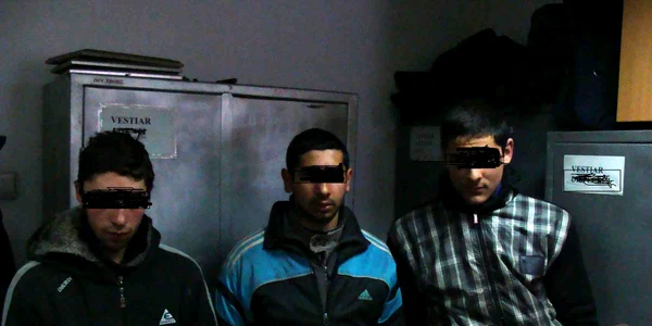 Poliţiştii au prins trei hoţi de fier vechi Foto. Poliţia Locală Braşov