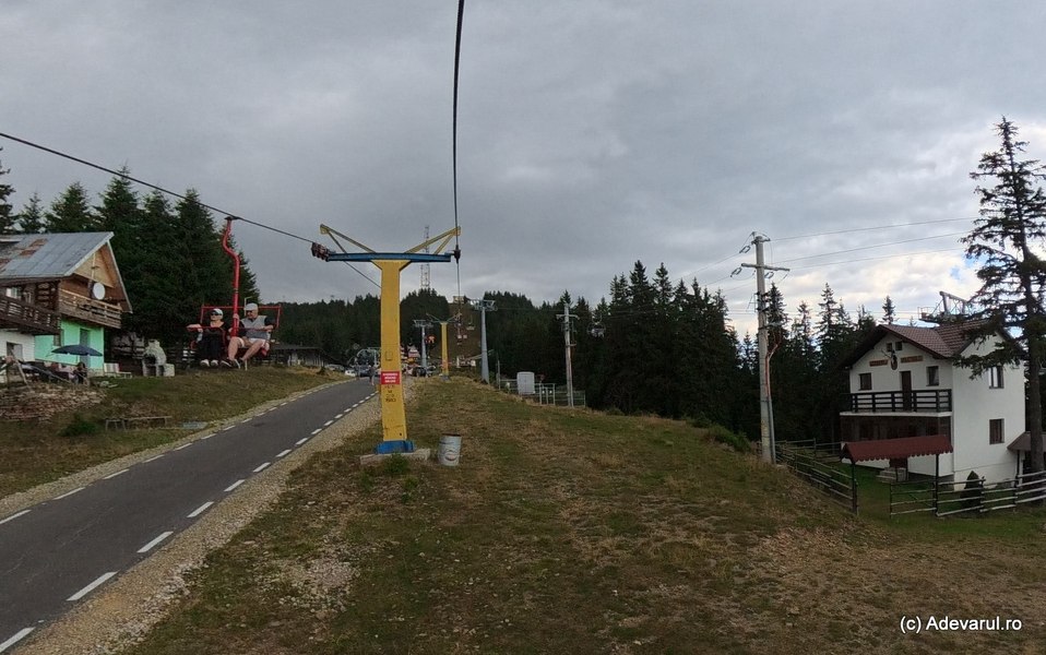 Stațiunea încremenită în timp, cu telescaun vechi de cinci decenii: „Scârțâia continuu și se tot opintea”  