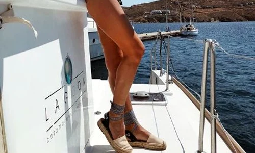carmen negoita cu catamaranul in insulele ciclade 5 jpg jpeg