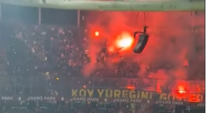 Fanii de la Fener le-au dat foc celor de la Galata   FOTO Captură video