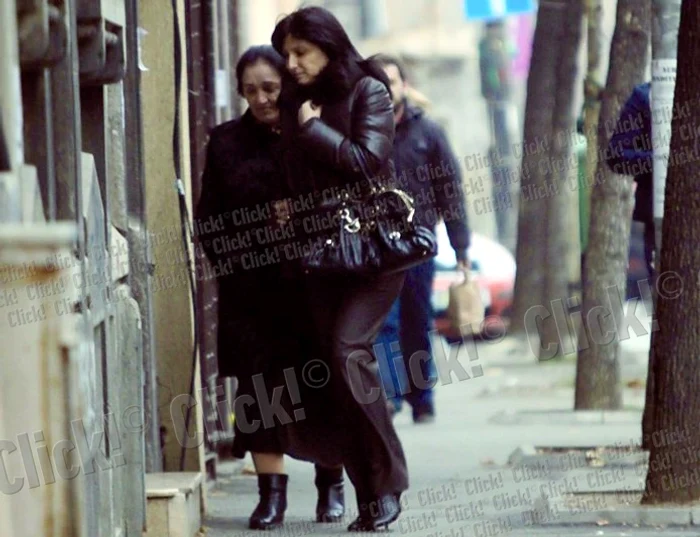 Soţia lui Gigi Becali şi-a însoţit mama  la un cabinet medical  din centrul Capitalei