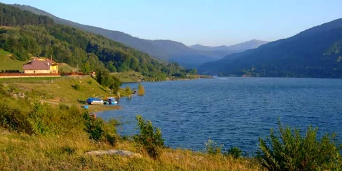 lacul maneciu prahova