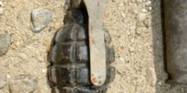 Grenada a fost descoperită de un cetăţean chiar în curtea casei 