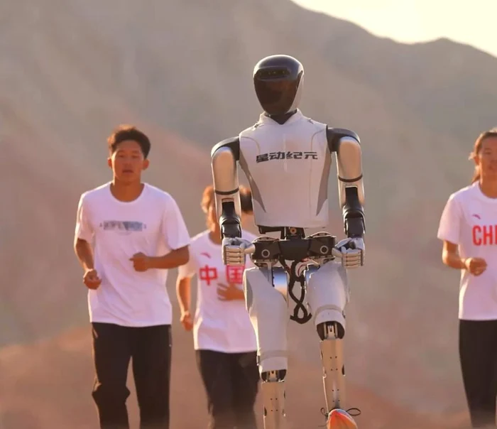 Robotul umanoid Star1 atinge o viteză de 13 km/h (Foto: Captură video/Robot Era)