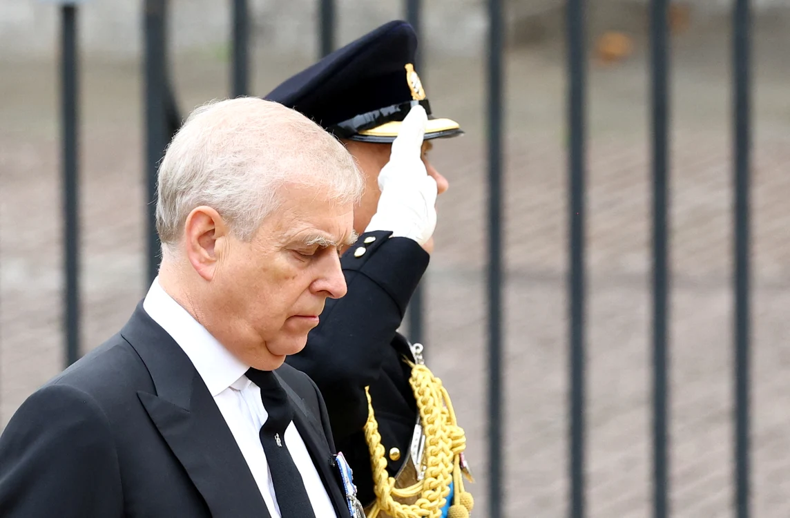 Prințul Andrew, Prințul Edward la înmormântarea Reginei Elisabeta a II a   GettyImages 1243362563 jpg