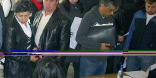 Schimbarea identităţii implică multe drumuri pe la birouri şi ghişee