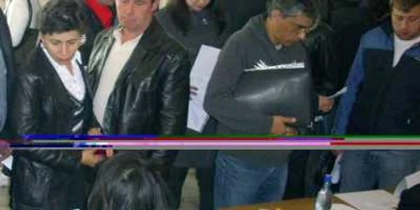 Schimbarea identităţii implică multe drumuri pe la birouri şi ghişee