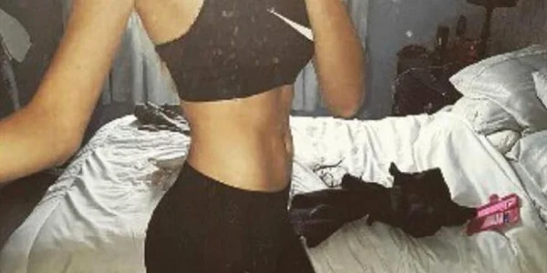 A aflat că este însărcinată cu doar 6 săptămâni înainte să nască. Abdomentul plat a ascuns totul