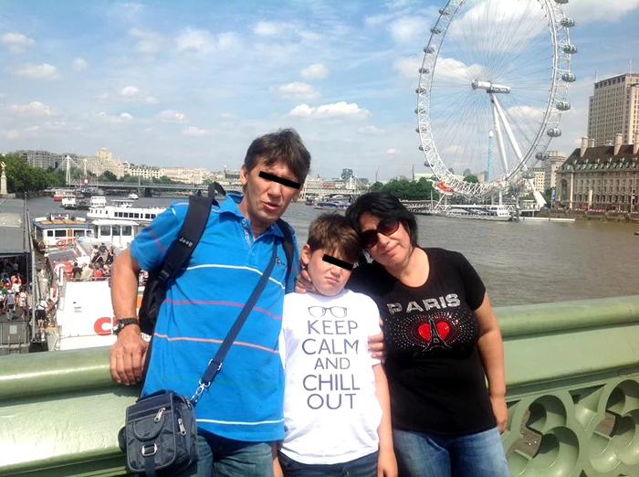 Poștașul, Flavius Ștefănescu, împreună cu soția și fiul lor