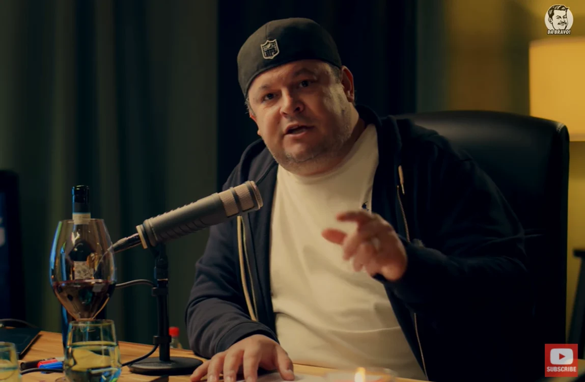 
    Mihai Bobonete realizează un podcast de succesfoto: captură YouTube  
