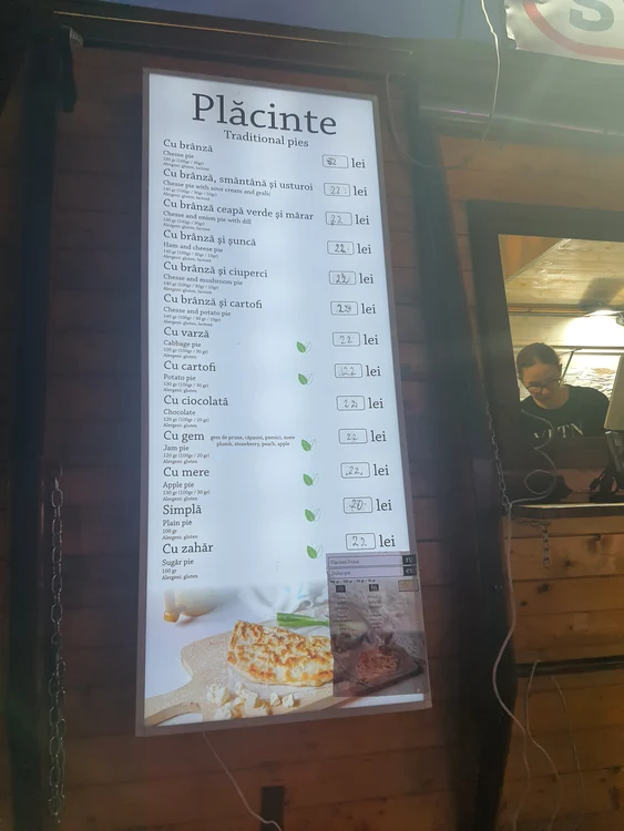 O plăcintă simplă costă 20 de lei. FOTO: R.F.