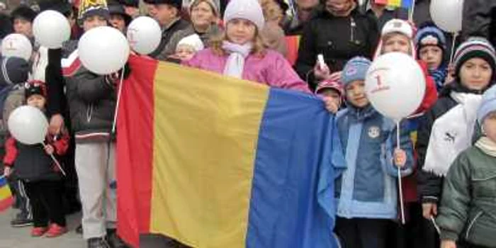 Copiii au fost şi ei prezenţi în Piaţa Civică FOTO: adevarul