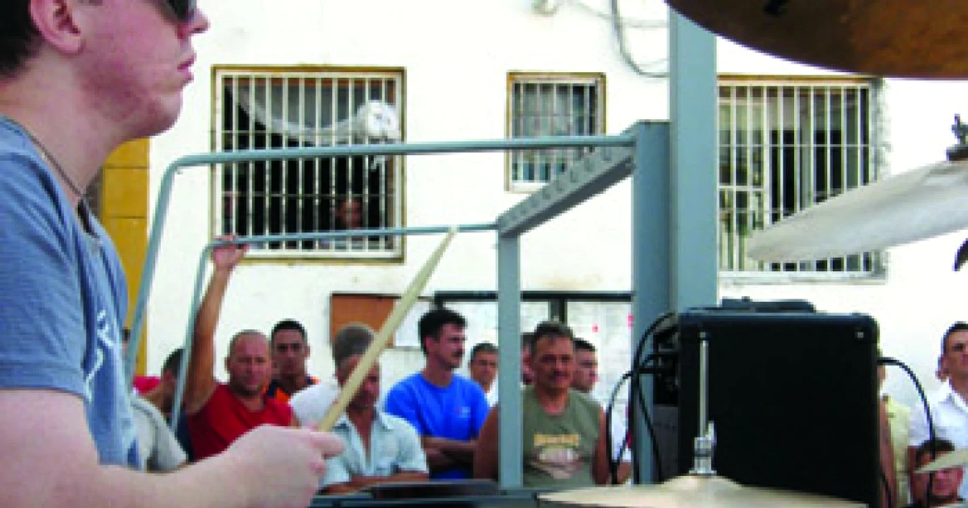 Timişoara: Membrii trupei Popa Şapcă au cântat după gratii