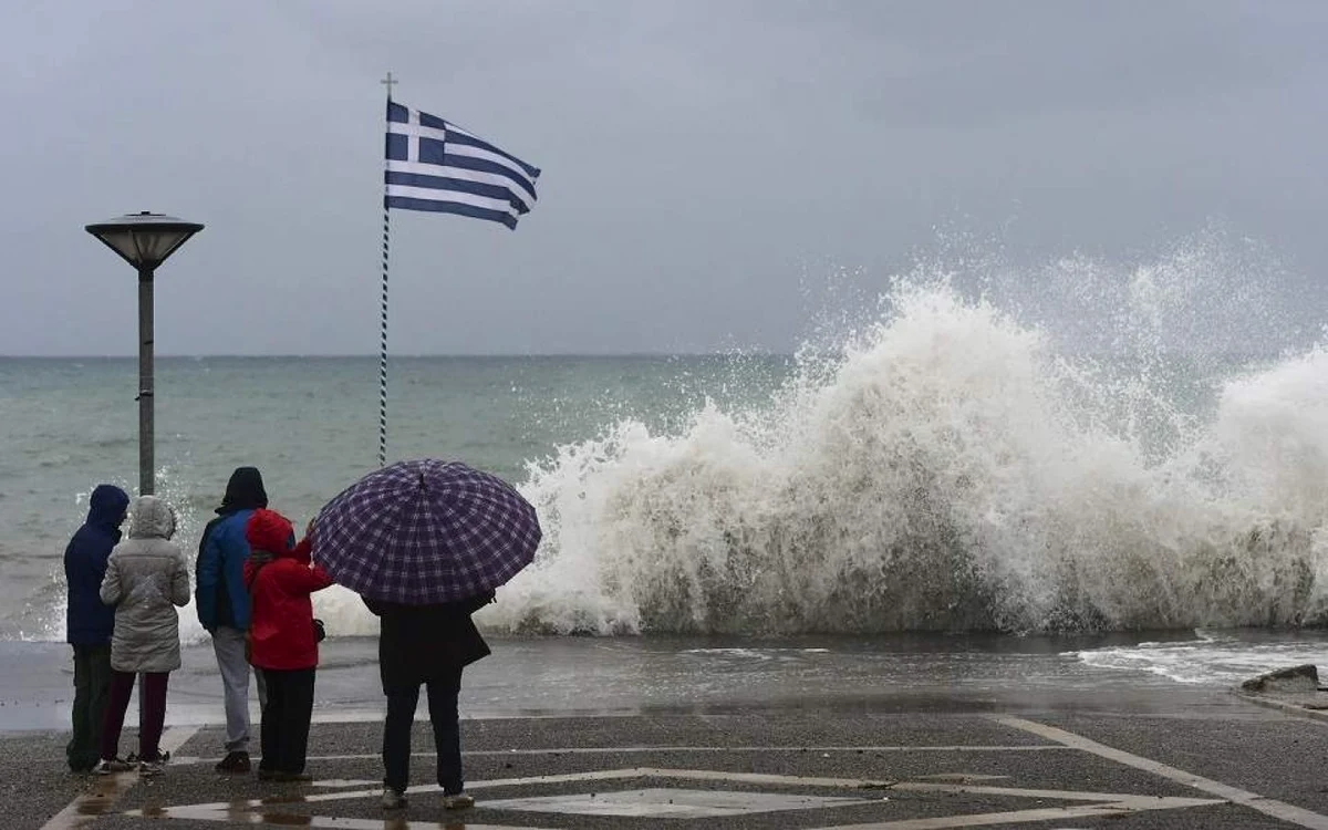 În Grecia există cod roşu de vreme nefavorabilă. FOTO: ekathimirini.com