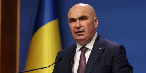 Prim-ministrul Ilie Bolojan susține o conferință de presă despre noile măsuri fiscale, la Palatul Victoria din București.  FOTO Inquam Photos / George Călin