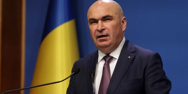 Prim-ministrul Ilie Bolojan susține o conferință de presă despre noile măsuri fiscale, la Palatul Victoria din București.  FOTO Inquam Photos / George Călin
