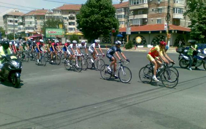 Cicliştii au trecut prin intersecţia de la Delfinariu