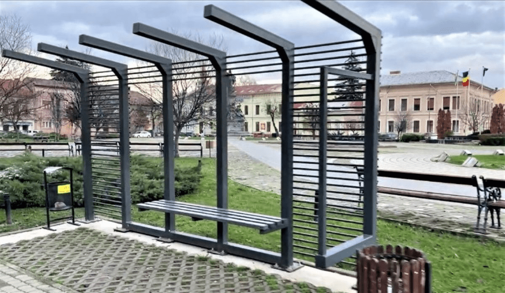 Proiectul de realizare a 117 stații de autobuz la Arad, blocat la jumătate din cauza scumpirilor materialelor