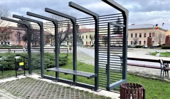 Stație de autobuz
