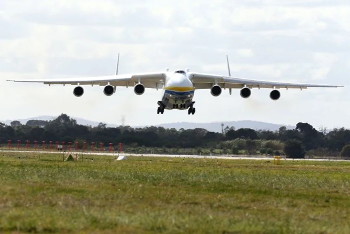 
    Antonov AN-225 Mriya, Goliat al avioanelor, a aterizat pentru prima oară în RomâniaSursa foto: Getty Image  