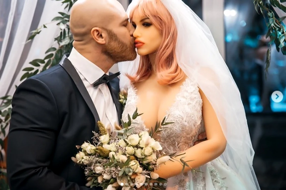 10 culturistul casatorit cu papusa gonflabila 1 jpg jpeg