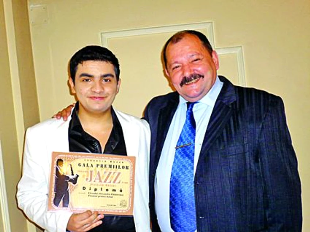 
    Alexandru a fost  premiat la un  festival de jazz  