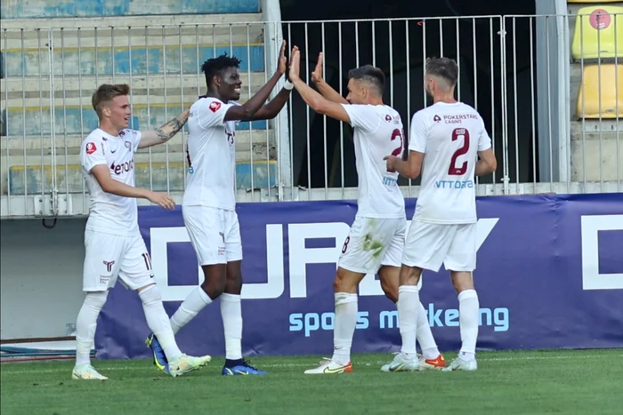 Bucurie gol Emmanuel Yeboah în meciul de fotbal dintre Chindia Târgovişte şi CFR Cluj  FOTO Gheorghe Fluster/SPORT PICTURES