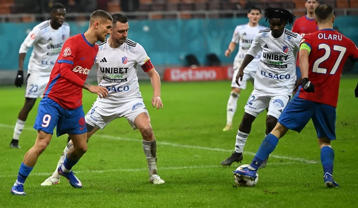 FC Botoșani (alb), în căutare de antrenor (FOTO: Sportpictures)