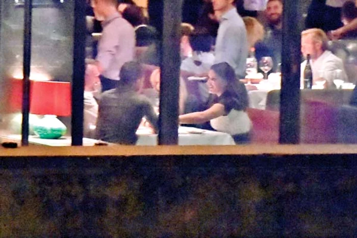 Cei doi au luat masa cu  câțiva prieteni la un  restaurant din Berlin