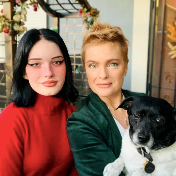 2 erika eleniak si fiica sa png png