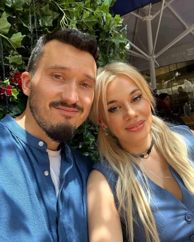 Anisia ne-a povestit cum a fost cererea în căsătorie din Grecia, atunci când iubitul ei, Florin Serghei, a îngenuncheat și i-a dat inelul