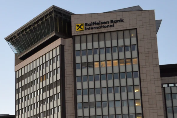 Raiffeisen Bank este aproape de finalizarea preluării Garanti Bank România