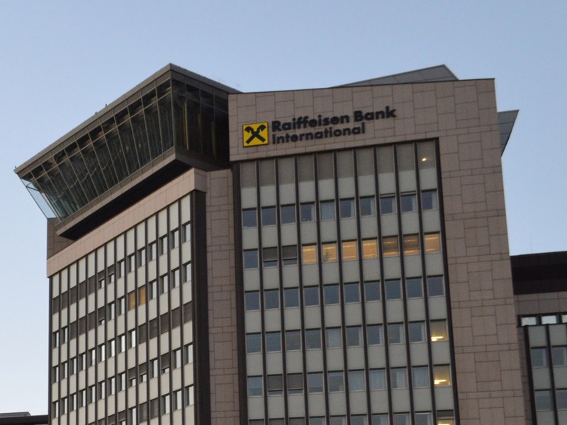 Raiffeisen Bank contestă în instanță amenda Consiliului Concurenței în dosarul ROBOR: „Nu există dovezi privind o eventuală înțelegere”