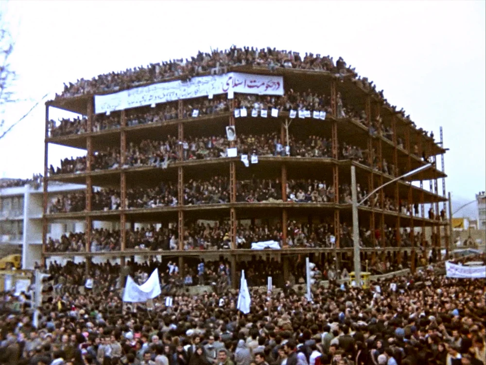 Imagini de arhivă obținute de regizorul român de la Revoluția Islamică din 1979 