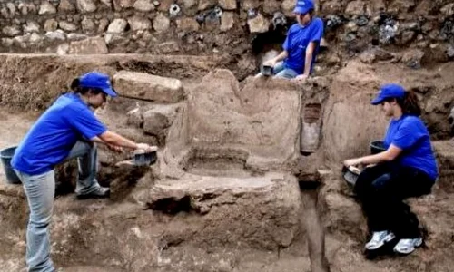 Romanii se răcoreau la piscină după ce omorau evrei jpeg