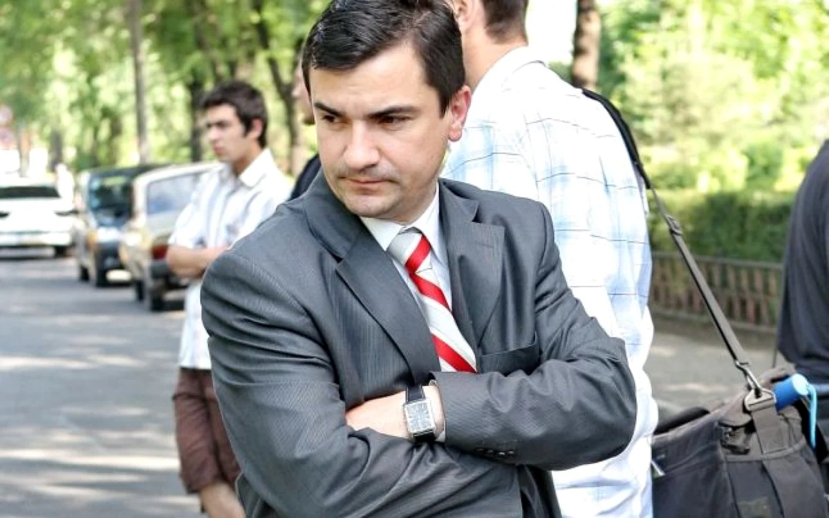 Mihai Chirica a fost vizat de un ziar de campanie propagat în Iaşi de PNL FOTO Adevărul