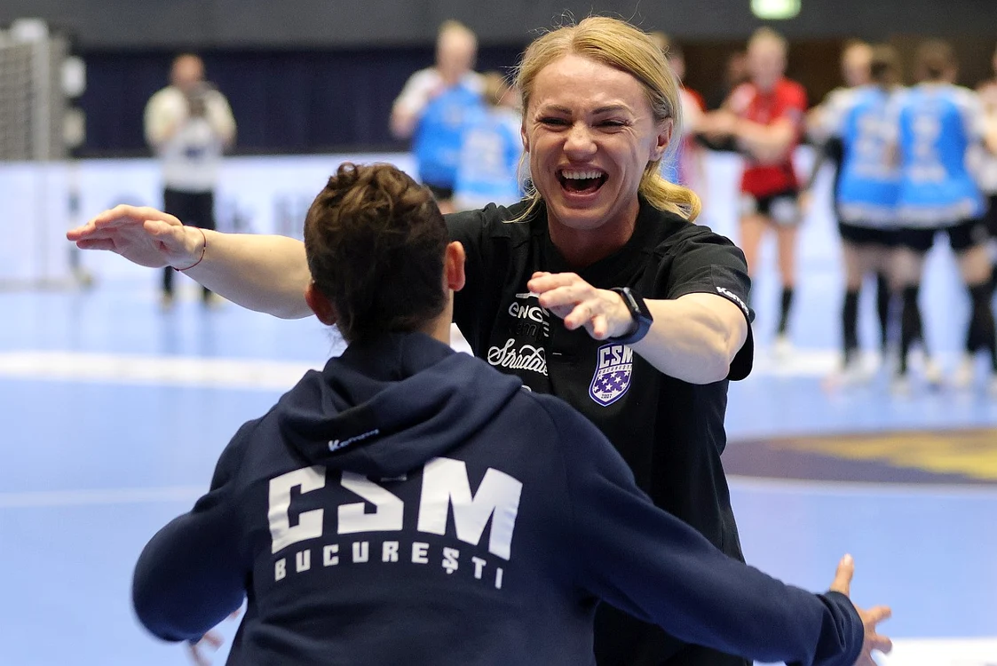 Iulia Curea s-a bucurat de acest nou succes al echipei sale  (Foto: Marian Burlacu)