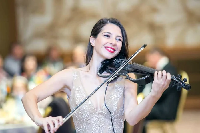 
    Alexandra Violin a cântat în trecut și cu trupa Amadeusfoto: Facebook  